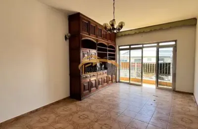 Assobradada para locação, comercial ou residencial, 140m², 3 dormitórios, 2 banheiros, sem garagem