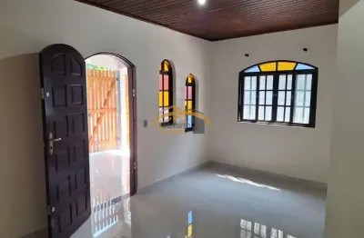 Casa térrea para venda, itanhaém, com 2 dormitórios, quintal com churrasqueira e 3 vagas de garagem.