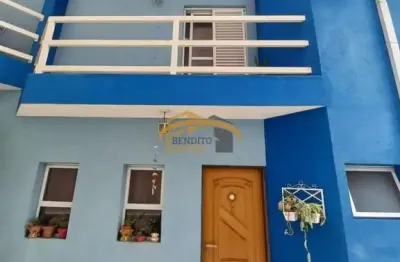 Sobrado a venda no centro em condomínio fechado, 2 suites, sala, cozinha, móveis planejados, churrasqueira