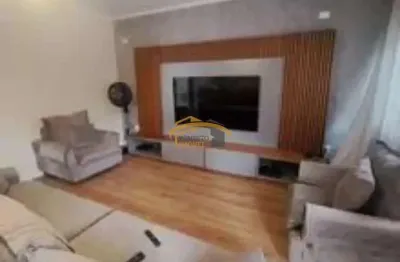 Sobrado amplo com 4 dormitórios, espaço gourmet e 4 vagas em localização estratégica