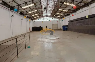 Oportunidade: Galpão Comercial para locação em Carapicuíba , 700m² de area,  vagas exclusivas de garagem