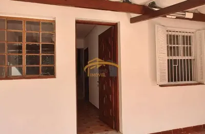 Casa para aluguel com 3 Dormitórios, Suíte e 2 Vagas - Conforto e Localização Privilegiada