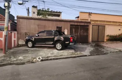 Vende se uma excelente casa localizada em um bairro tranquilo