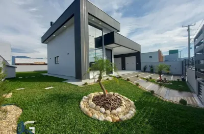 Casa moderna, completa e com acabamento de alto padrão!