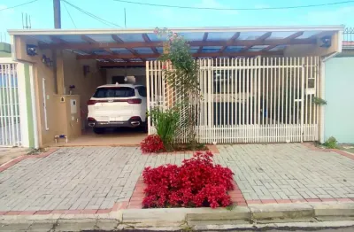 Vende-se linda casa averbada com sobrado nos fundos, e com hidromassagem