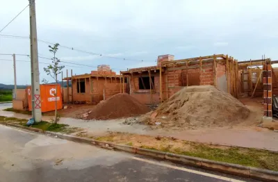 Bela casa com excelente acabamento localizada em araucaria
