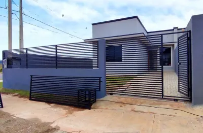 Bela casa com excelente acabamento localizada em araucaria