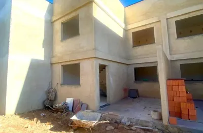 Excelente sobrado em condominio localizado no sitio cercado