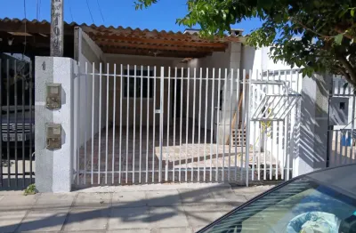 Bela casa usada , com garagem coberta e churrasqueira localizada no campo do santana