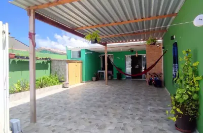 Excelente casa com suíte e churrasqueira localizada em fazenda rio grande
