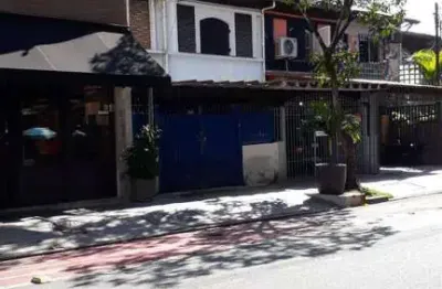 Sobrado à venda em pinheiros - dois dorm/duas vagas/quintal.