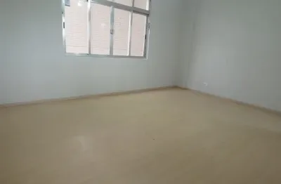 Ap com 2 dormitórios para locação, prédio de frente ao mar no itararé sv !