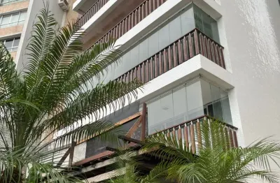 Ap com 3 dormitórios sendo os 3 suítes e dependência de empregada para locação com vista ao mar !