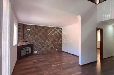 Casa 3 quartos (1 suíte) com piscina, churrasqueira em condomínio fechado