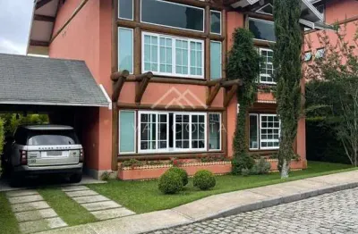 Charmosa Residência Estilo Europeu com 4 Quartos Triplex em Teresópolis-RJ. Confira!!!