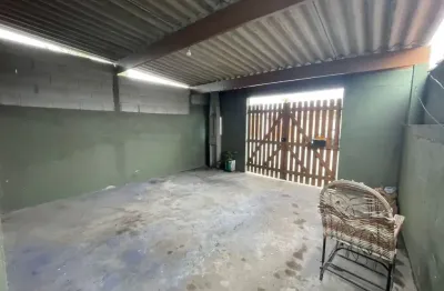 Casa para venda na praia de itanhaém com espaço para fazer piscina