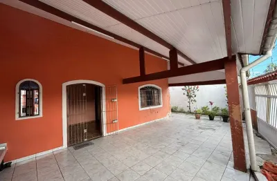 Casa ao lado do centro para venda na praia de itanhaém com edícula