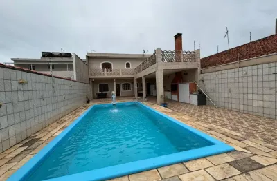 Casa com piscina para temporada, finais de semana na praia de itanhaém