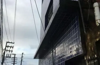 Prédio/ponto comercial 300m2, 05 casas + 02 lojas, troco em carro ou imóvel até 150mil