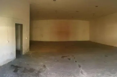 Excelente galpão 150m2 com área externa e outras áreas, ótima localização