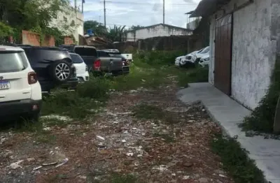 Alugamos 14 box 30m2 cada a 80m da estrada dos remédios em afogados