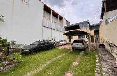 Casa em bom estado na regiao do bairro santo antonio em divinopolis mg