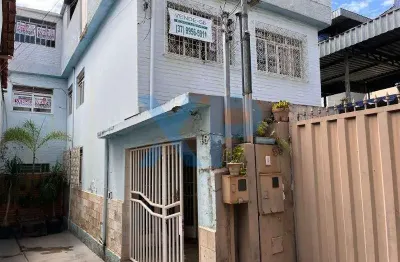 Espetacular casa à venda no centro de divinópolis-mg: 3 quartos, 2 salas, 2 banheiros, 260m² de área!