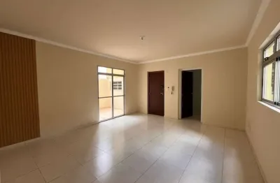 Apartamento à venda no centro de divinópolis-mg: 3 quartos, 1 suíte, 2 salas, 1 banheiro, 2 vagas, 115m² - 1° andar com área externa.
