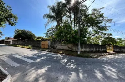 Casa antiga com excelente espaço de terreno no bom pastor em divinopolis mg