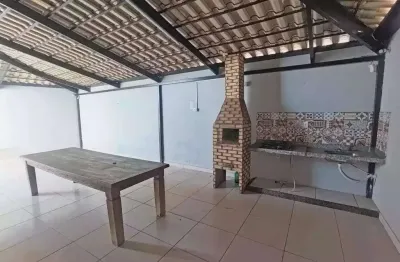 Descubra o seu novo lar no bairro santa marta, em divinópolis, mg! esta casa encantadora é a combinação perfeita de conforto, segurança e lazer para a