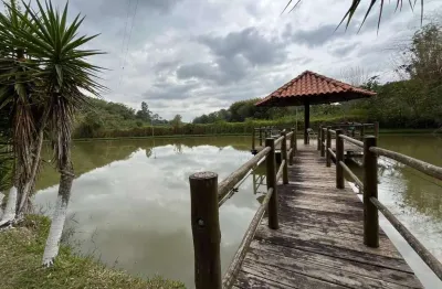 Seu paraíso particular em branquinhos: chácara completa com lagoa, piscina e pomar formado!
