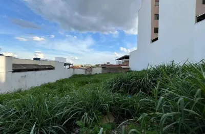 Oportunidade única de lote no bairro bom pastor, divinópolis/mg!