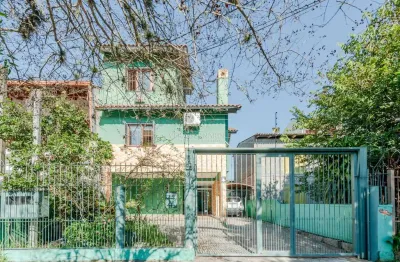 Casa com 3 quartos à venda na rua afonso arinos, --, camaquã, porto alegre por r$ 890.000