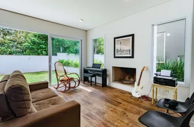 Casa em condomínio fechado com 3 quartos à venda na rua doutor ney de castilhos ferreira, --, pedra redonda, porto alegre por r$ 2.325.000