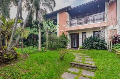 Casa com 4 quartos à venda na rua upamaroti, --, cristal, porto alegre por r$ 1.490.000