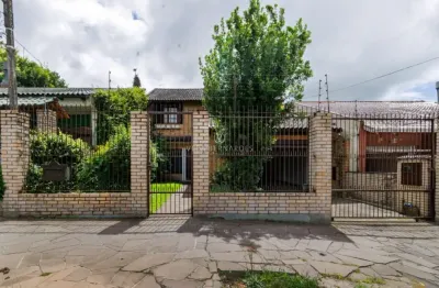 Casa com 3 quartos à venda na rua victor silva, --, camaquã, porto alegre por r$ 1.000.000
