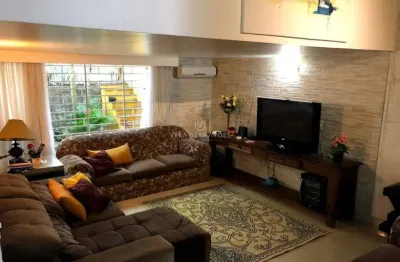 Casa com 4 quartos à venda na rua tupã, --, vila assunção, porto alegre por r$ 1.500.000
