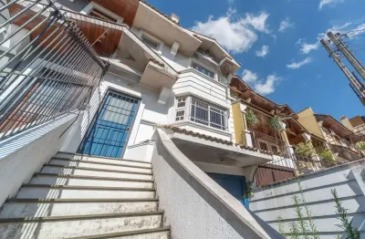 Casa com 4 quartos à venda na rua almirante mariath, --, tristeza, porto alegre por r$ 990.000