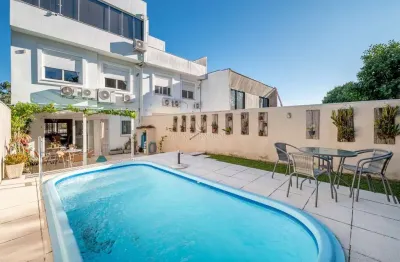 Casa com 3 quartos à venda na rua chavantes, --, vila assunção, porto alegre por r$ 1.950.000