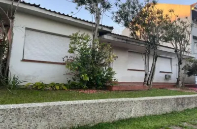 Casa com 2 quartos à venda na rua chavantes, --, vila assunção, porto alegre por r$ 890.000