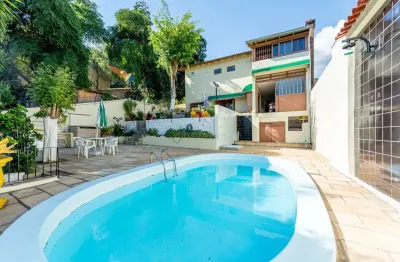 Casa com 3 quartos à venda na Rua dos Minuanos, --, Espírito Santo, Porto Alegre por R$ 1.000.000