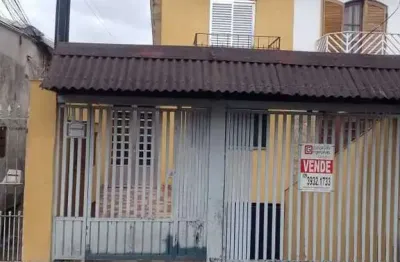 Sobrado amplo com 3 dormitórios e excelente localização