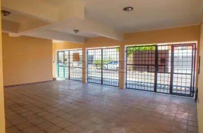 Casa com 6 quartos à venda no São João, Araçatuba 