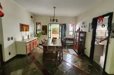 Casa com 3 quartos à venda no Icaray, Araçatuba 