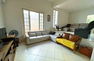 Casa com 4 quartos à venda no Saudade, Araçatuba  por R$ 1.900.000