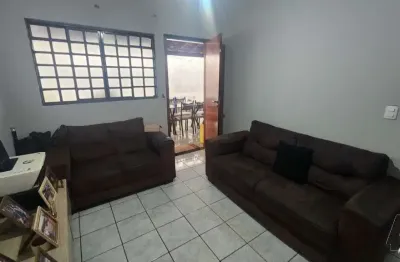 Casa com 2 quartos à venda no Iporã, Araçatuba 