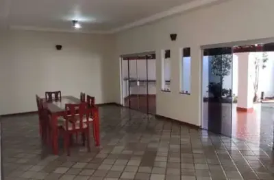 Casa com 3 quartos para alugar no saudade, araçatuba  por r$ 7.500