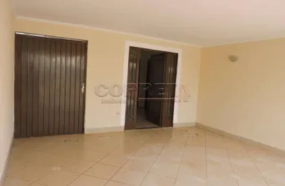 Casa com 3 quartos para alugar no dona amélia, araçatuba  por r$ 2.300
