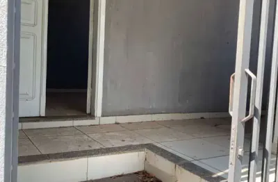 Casa com 2 quartos para alugar no Centro, Araçatuba  por R$ 1.500