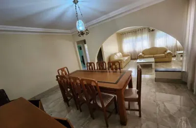 Casa com 3 quartos para alugar na Vila Estádio, Araçatuba  por R$ 6.500